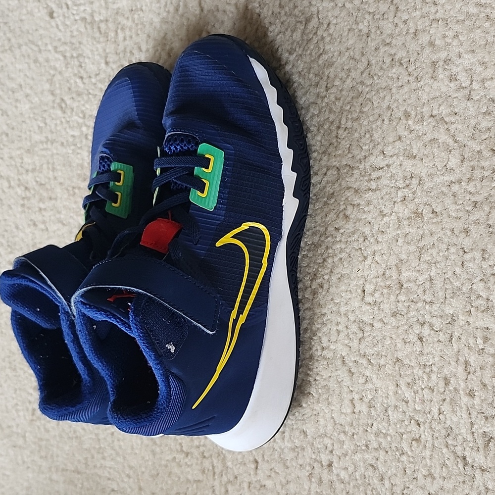 Nike Kyrie Flytrap 4 Shoes size 2.5